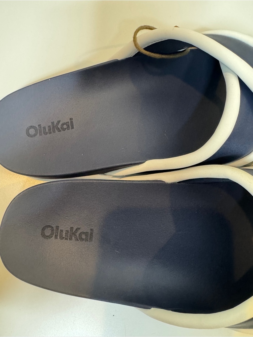 OluKai Ani Crisscross Straps Womens Sandals Slides Size 10 White Sand/White Sand - Picture 9 of 13